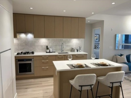 401-110 17th Street E North Vancouver, BC V7L 0K4