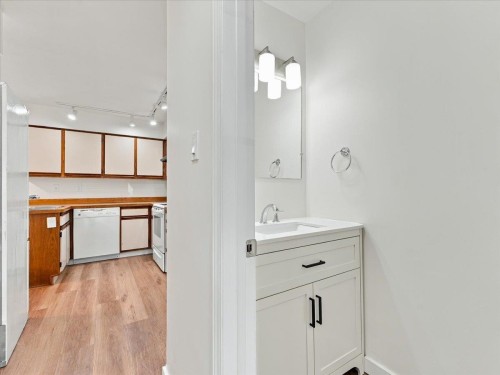 240 18Th Street E, North Vancouver, BC 
