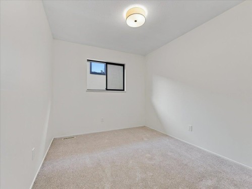 240 18Th Street E, North Vancouver, BC 