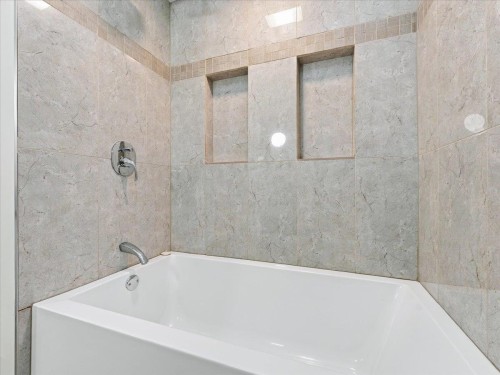 240 18Th Street E, North Vancouver, BC 