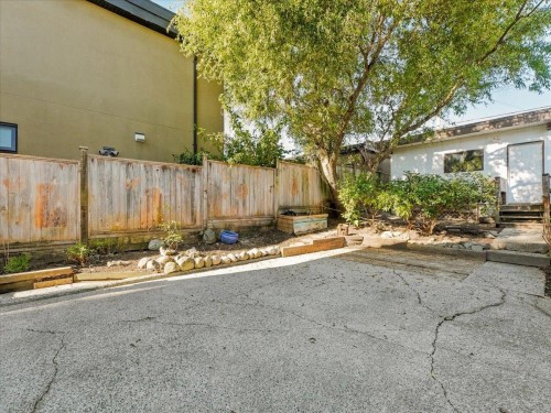 240 18Th Street E, North Vancouver, BC 