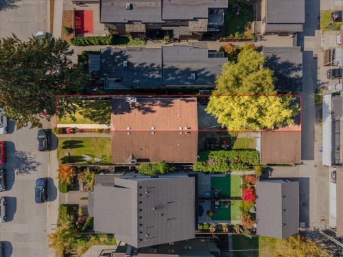 240 18Th Street E, North Vancouver, BC 