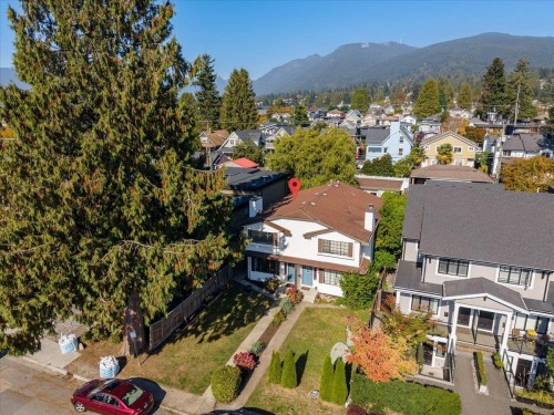 240 18Th Street E, North Vancouver, BC 