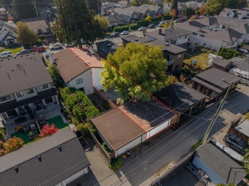 240 18Th Street E, North Vancouver, BC 