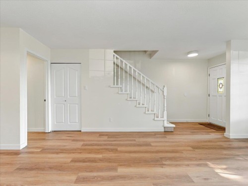 240 18Th Street E, North Vancouver, BC 