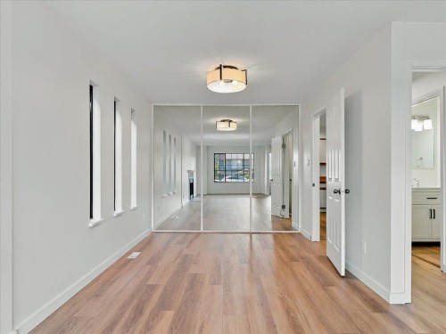 240 18Th Street E, North Vancouver, BC 