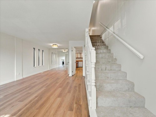 240 18Th Street E, North Vancouver, BC 