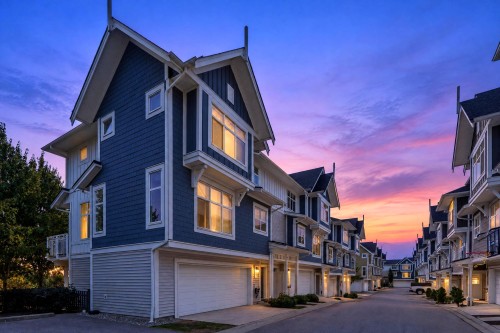 602-11295 Pazarena Place  Maple Ridge, BC V2X 4K9