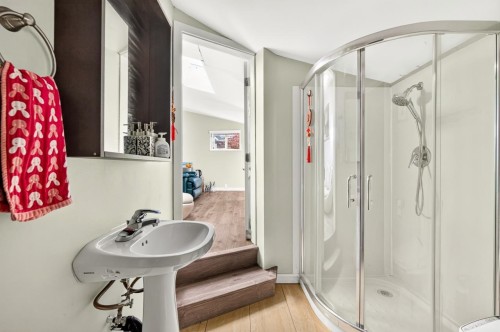 3232 16Th Avenue W, Vancouver, BC 