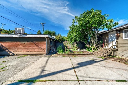 3232 16Th Avenue W, Vancouver, BC 