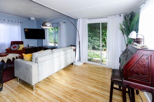227 Tomahawk Avenue, West Vancouver, BC 