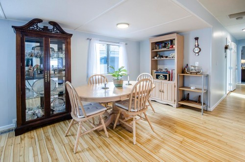 227 Tomahawk Avenue, West Vancouver, BC 
