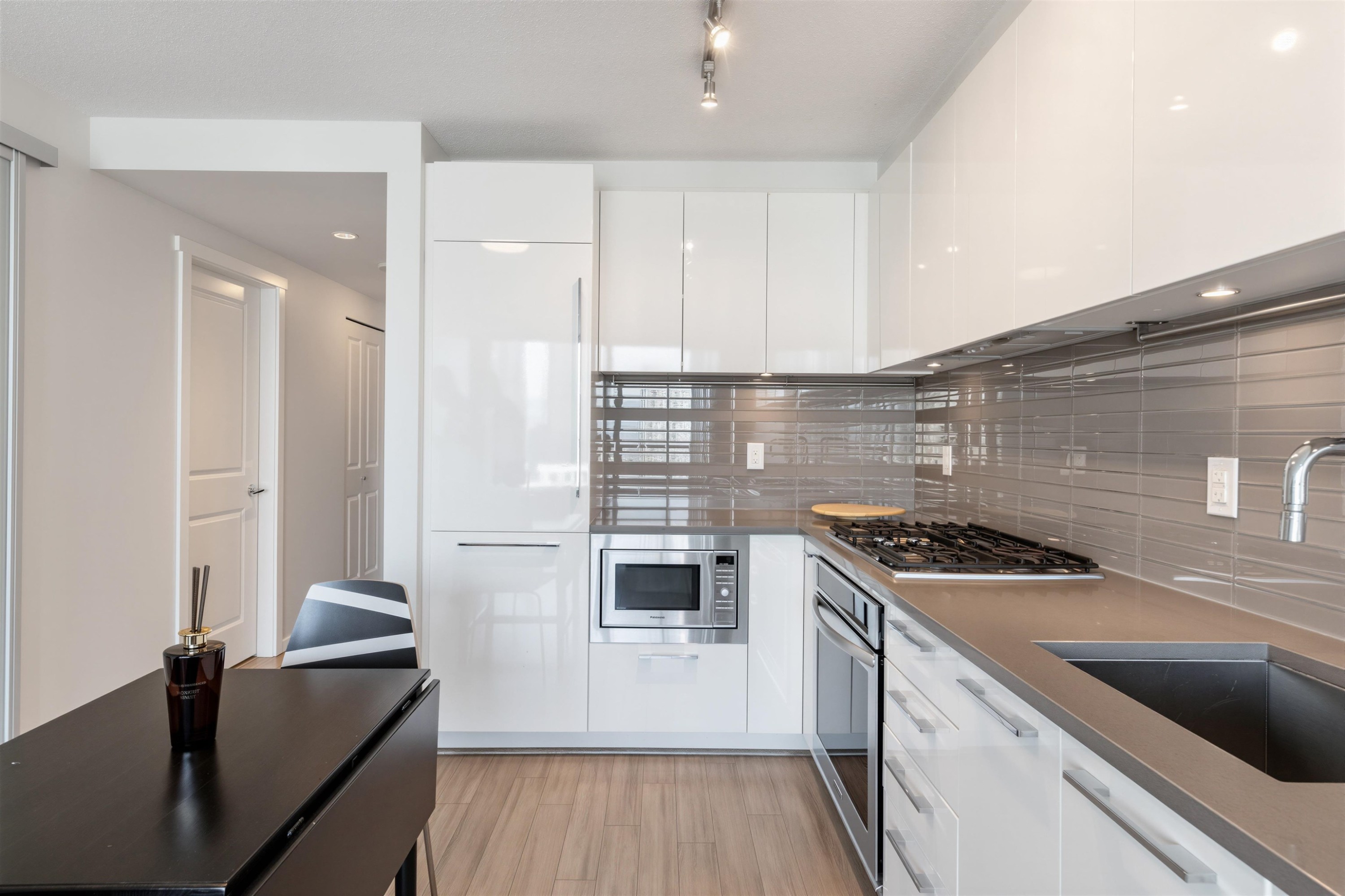 2008-6658 Dow Avenue, Burnaby, BC
