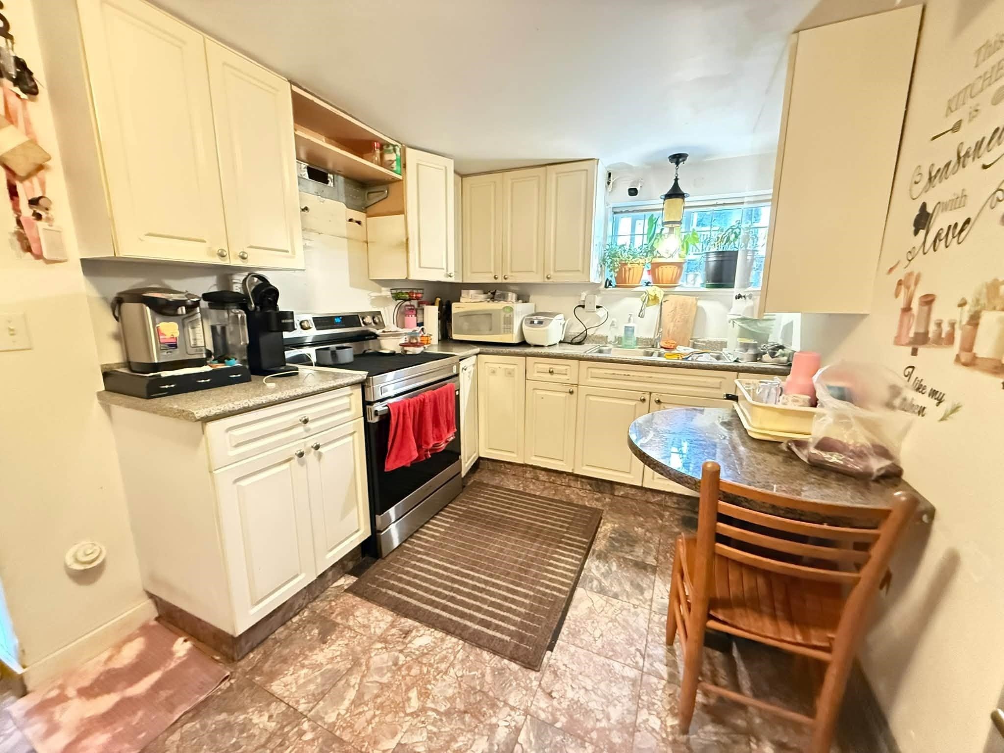 928 31St Avenue E, Vancouver, BC