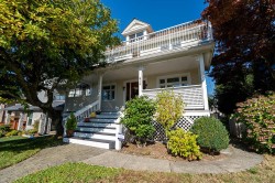 416 6th Street W North Vancouver, BC V7M 1K9