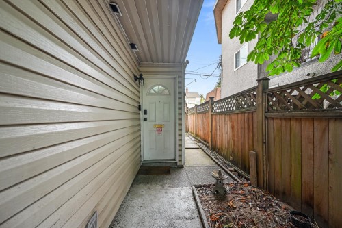 819 70Th Avenue W, Vancouver, BC 