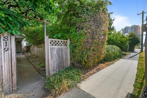 819 70Th Avenue W, Vancouver, BC 