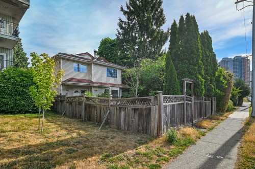 819 70Th Avenue W, Vancouver, BC 
