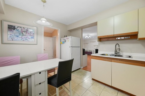 819 70Th Avenue W, Vancouver, BC 