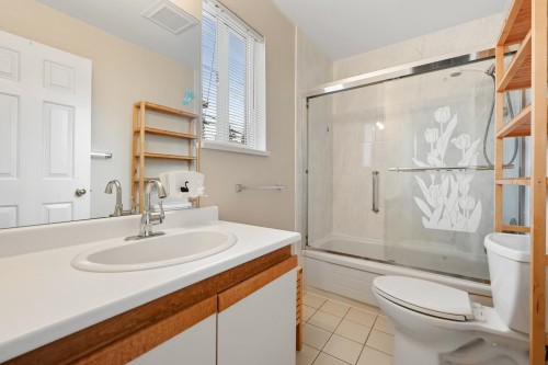 819 70Th Avenue W, Vancouver, BC 