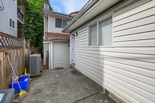 819 70Th Avenue W, Vancouver, BC 