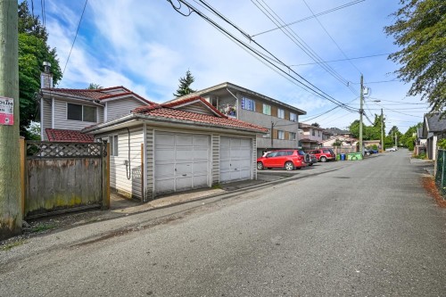 819 70Th Avenue W, Vancouver, BC 