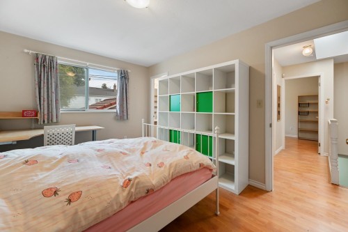 819 70Th Avenue W, Vancouver, BC 
