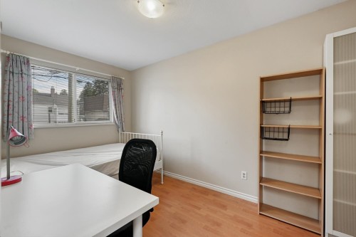 819 70Th Avenue W, Vancouver, BC 