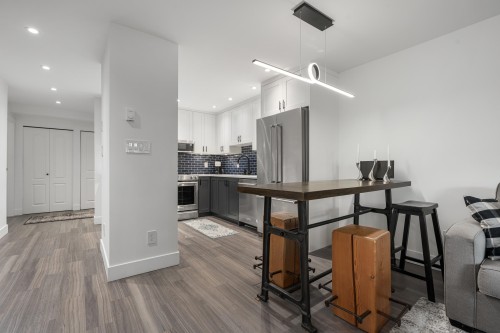825 15Th Avenue W, Vancouver, BC 