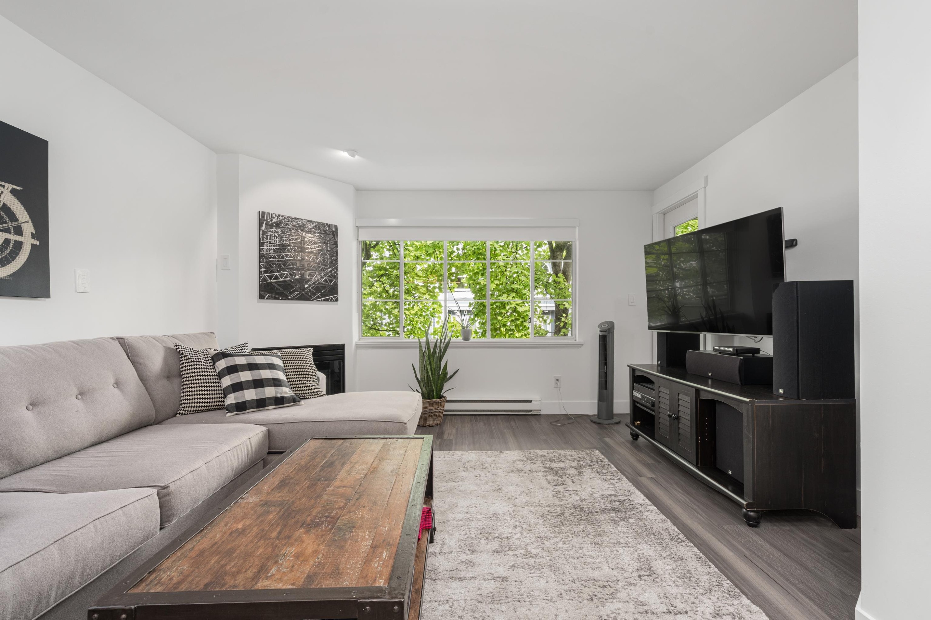 825 15Th Avenue W, Vancouver, BC