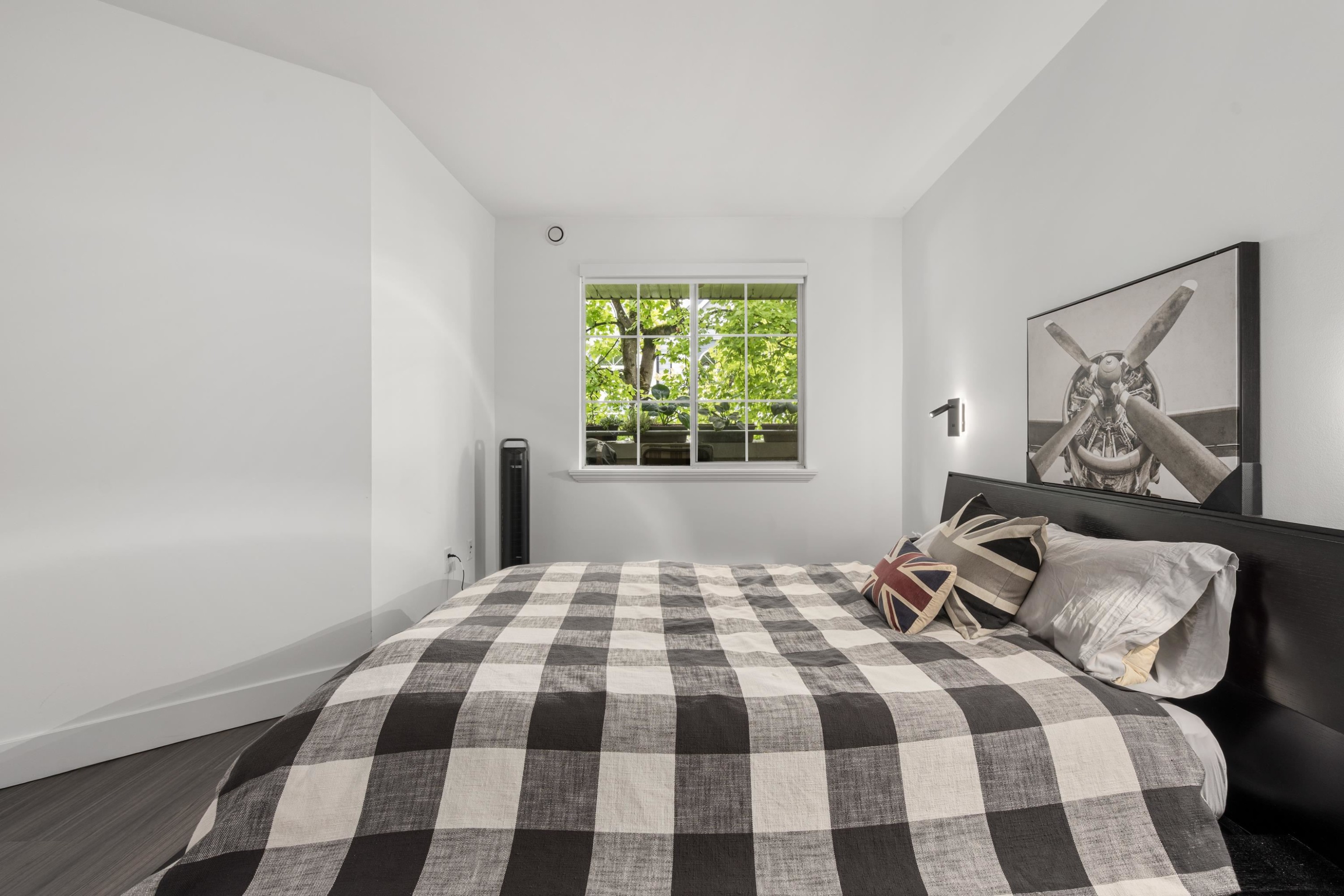 825 15Th Avenue W, Vancouver, BC