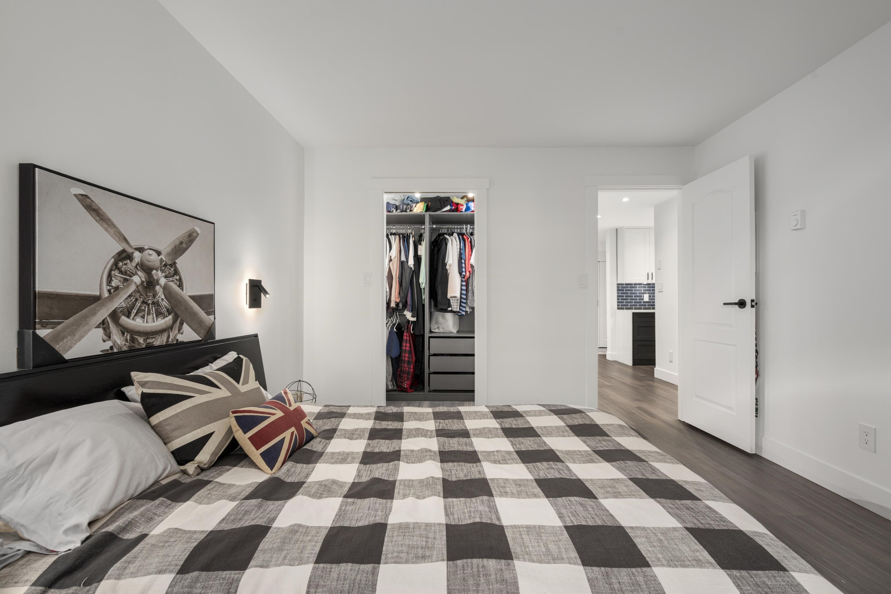 825 15Th Avenue W, Vancouver, BC