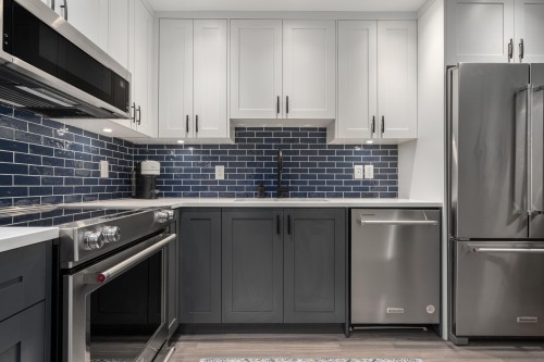 825 15Th Avenue W, Vancouver, BC 
