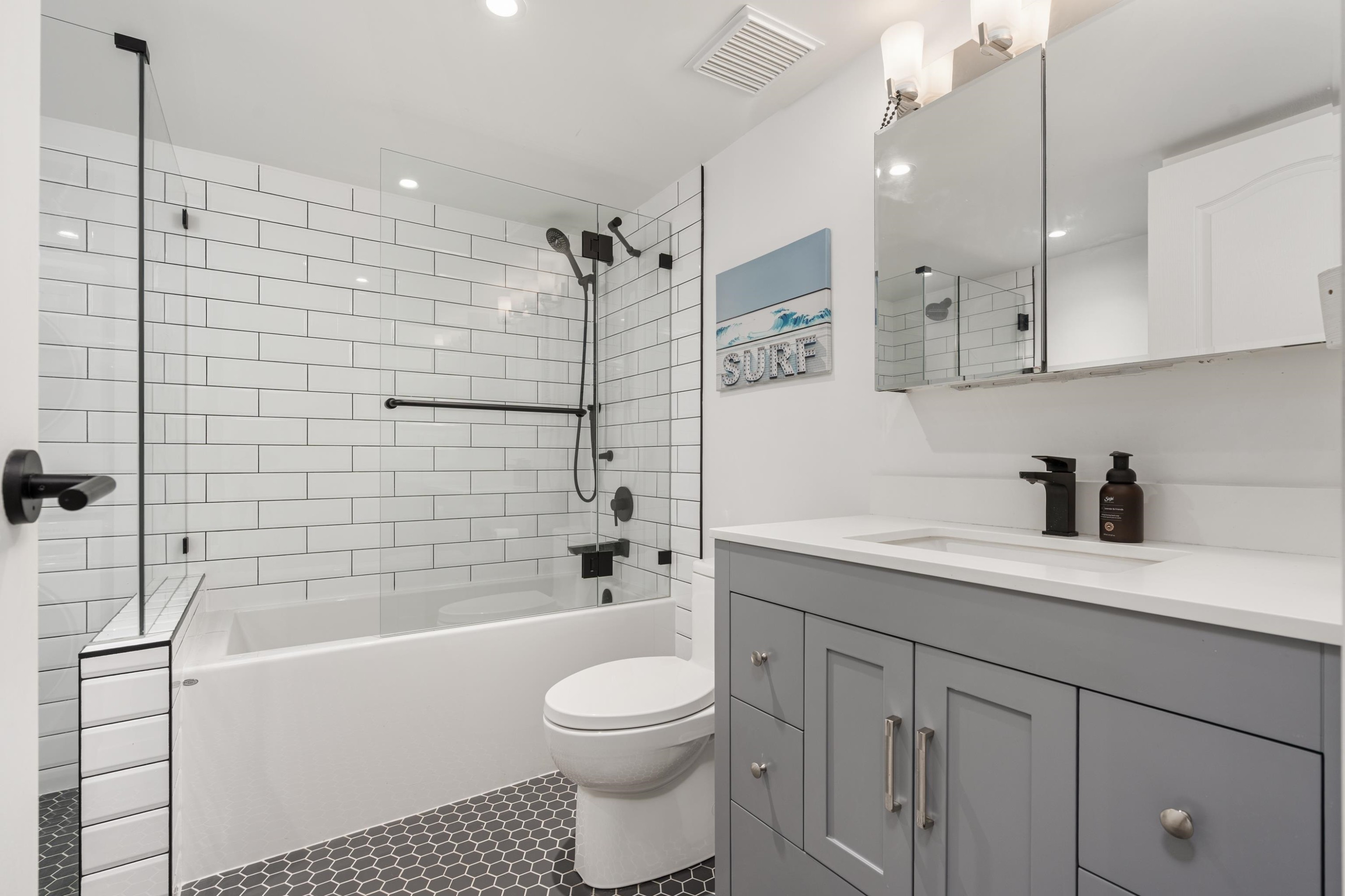 825 15Th Avenue W, Vancouver, BC