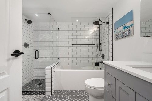 825 15Th Avenue W, Vancouver, BC 