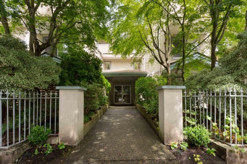 825 15Th Avenue W, Vancouver, BC 