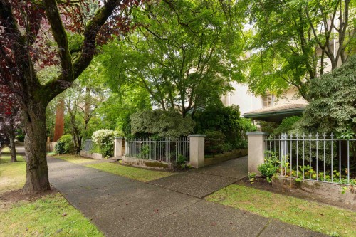 825 15Th Avenue W, Vancouver, BC 