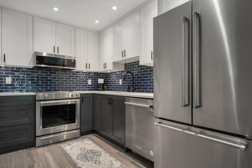 825 15Th Avenue W, Vancouver, BC 