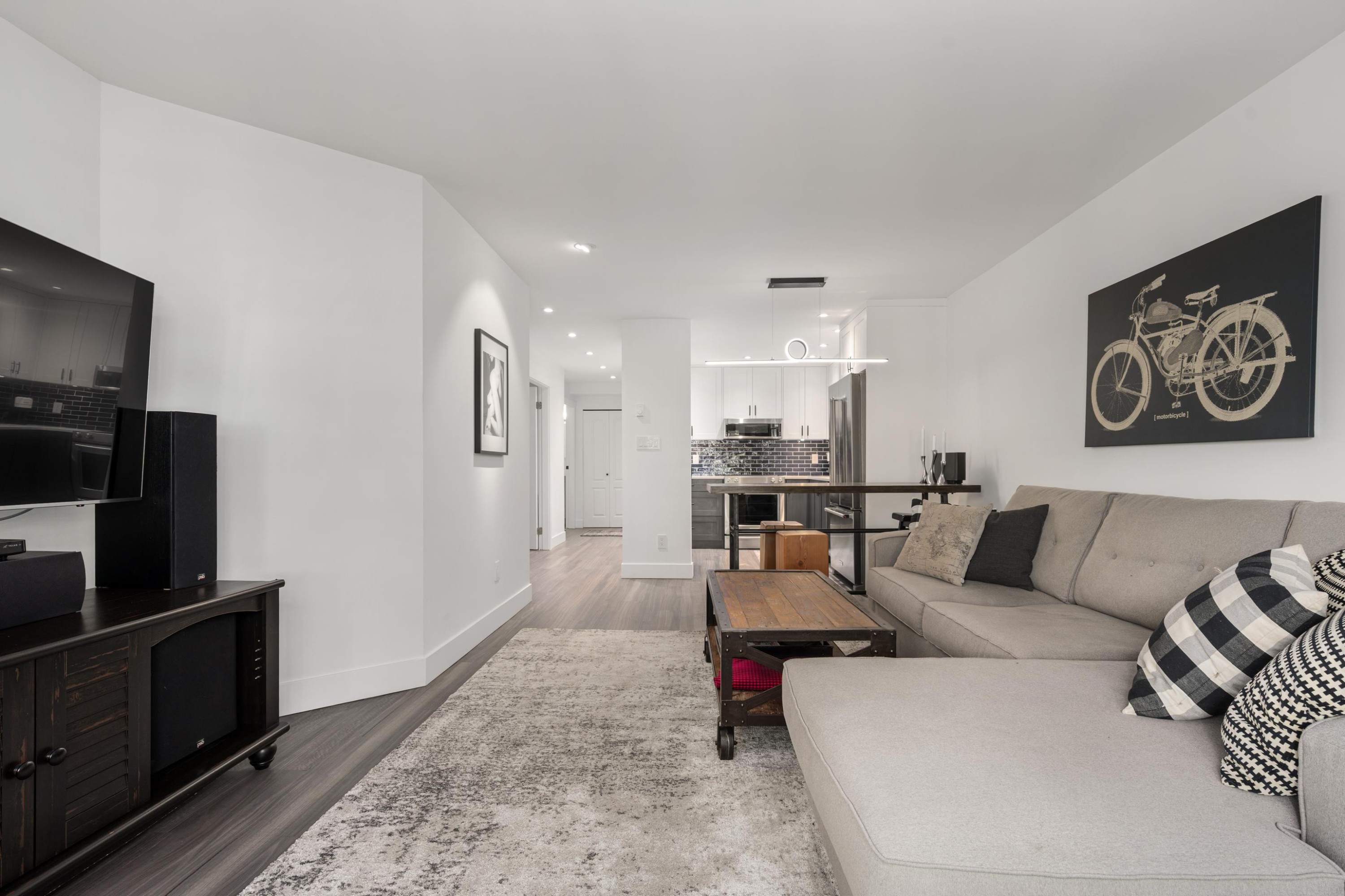 825 15Th Avenue W, Vancouver, BC