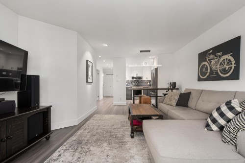 825 15Th Avenue W, Vancouver, BC 