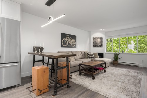 825 15Th Avenue W, Vancouver, BC 