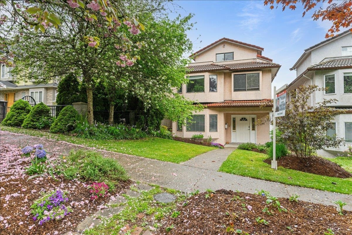 1375 18Th Avenue E, Vancouver, BC