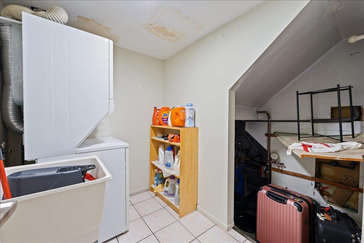 1375 18Th Avenue E, Vancouver, BC