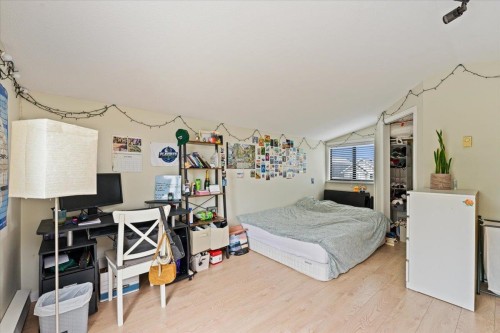 1375 18Th Avenue E, Vancouver, BC 