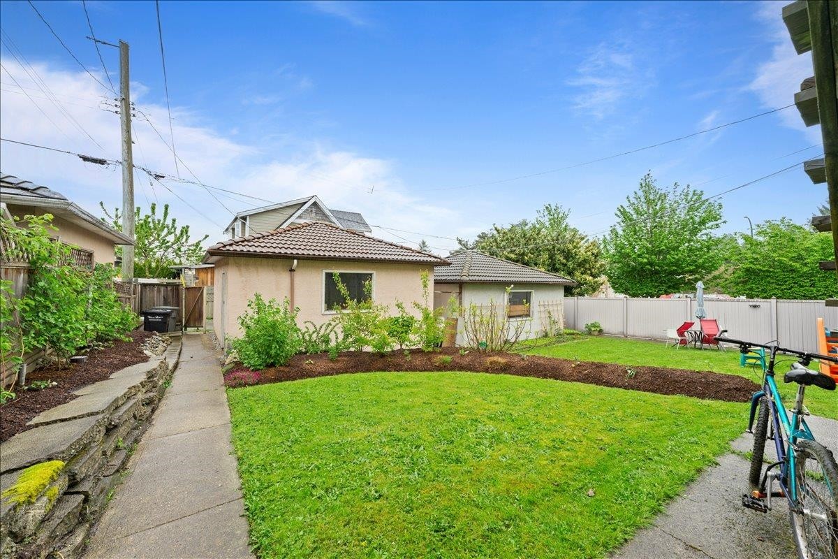 1375 18Th Avenue E, Vancouver, BC