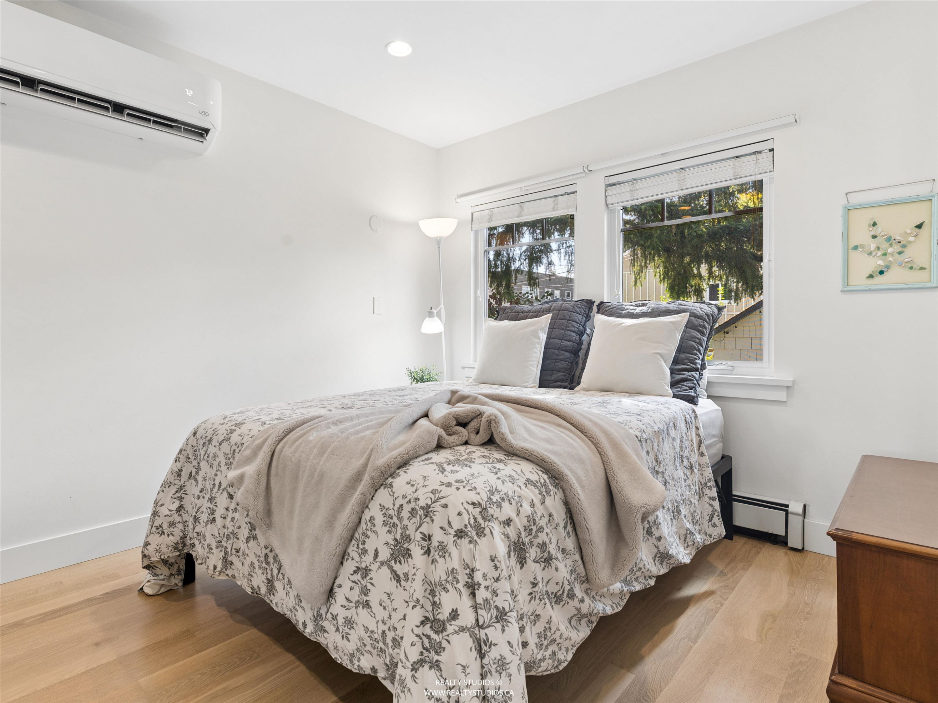 558 19Th Avenue W, Vancouver, BC