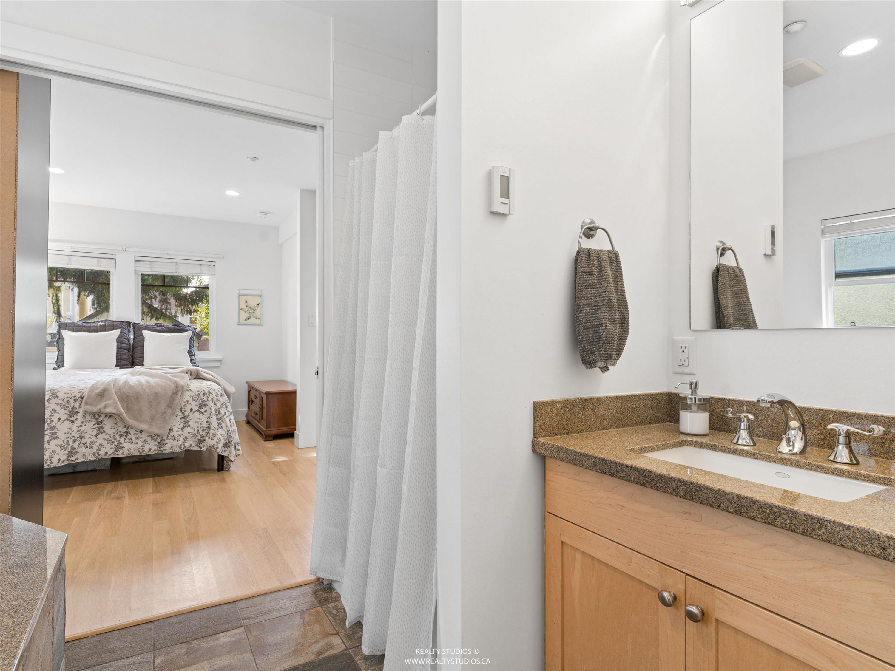 558 19Th Avenue W, Vancouver, BC