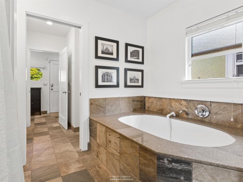 558 19Th Avenue W, Vancouver, BC 