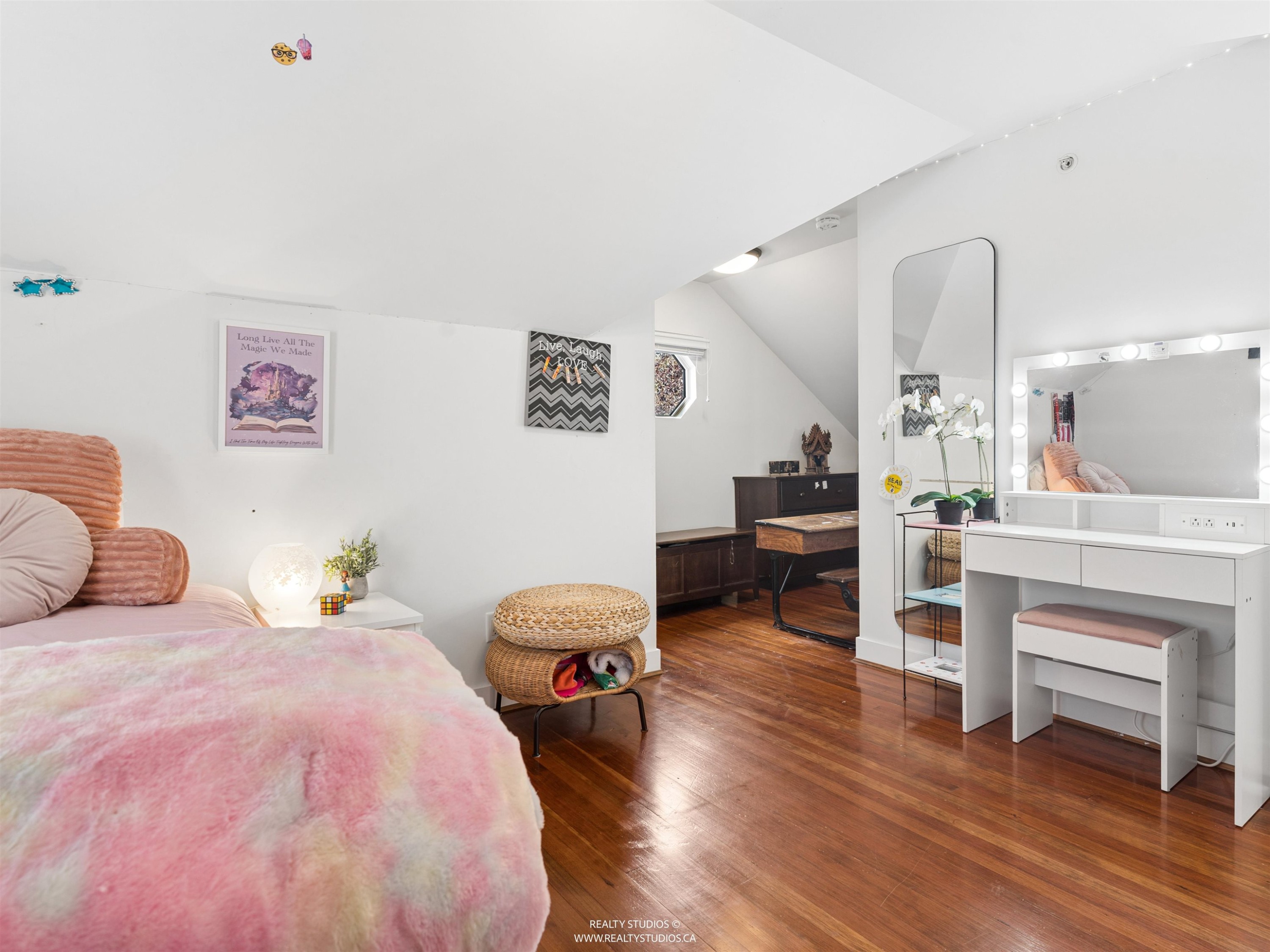 558 19Th Avenue W, Vancouver, BC