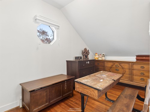 558 19Th Avenue W, Vancouver, BC 